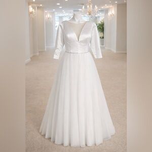 NWT White Satin Wedding Gown Illusion Back Satin Buttons Tulle Skirt Size 16
